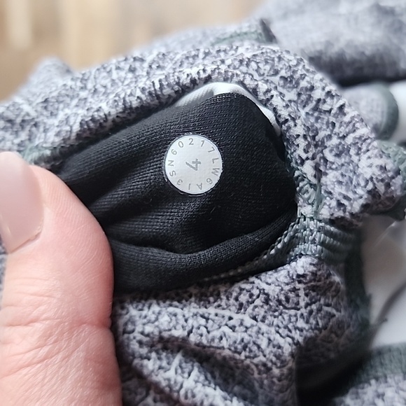 Lululemon Capri Leggings Sz 4 - Picture 4 of 4